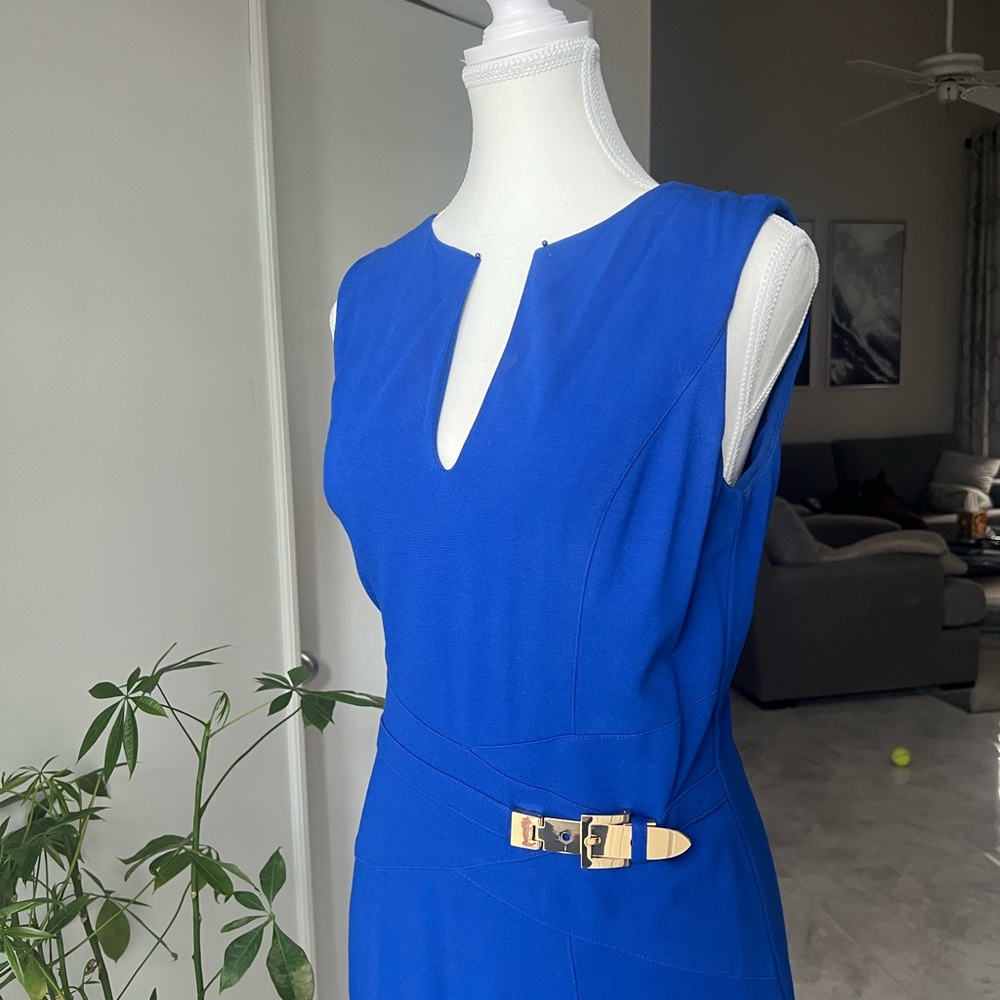 Cache Royal Blue Sleeveless, Structured V-Neck, Midi Dress w/Gold Buckle-Size 6
